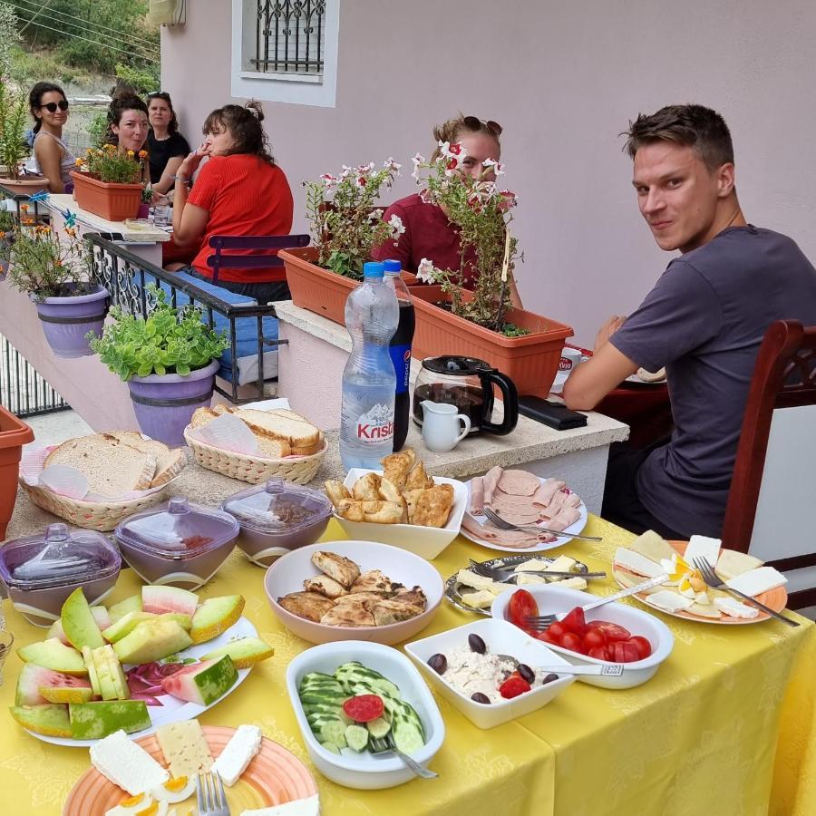 Kalaja Inn Krujë Exteriér fotografie